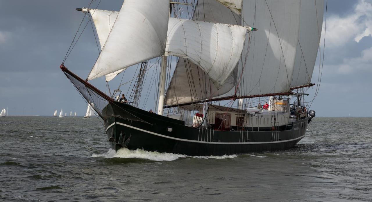 B&B Sailing Ship Summertimeカンペン エクステリア 写真